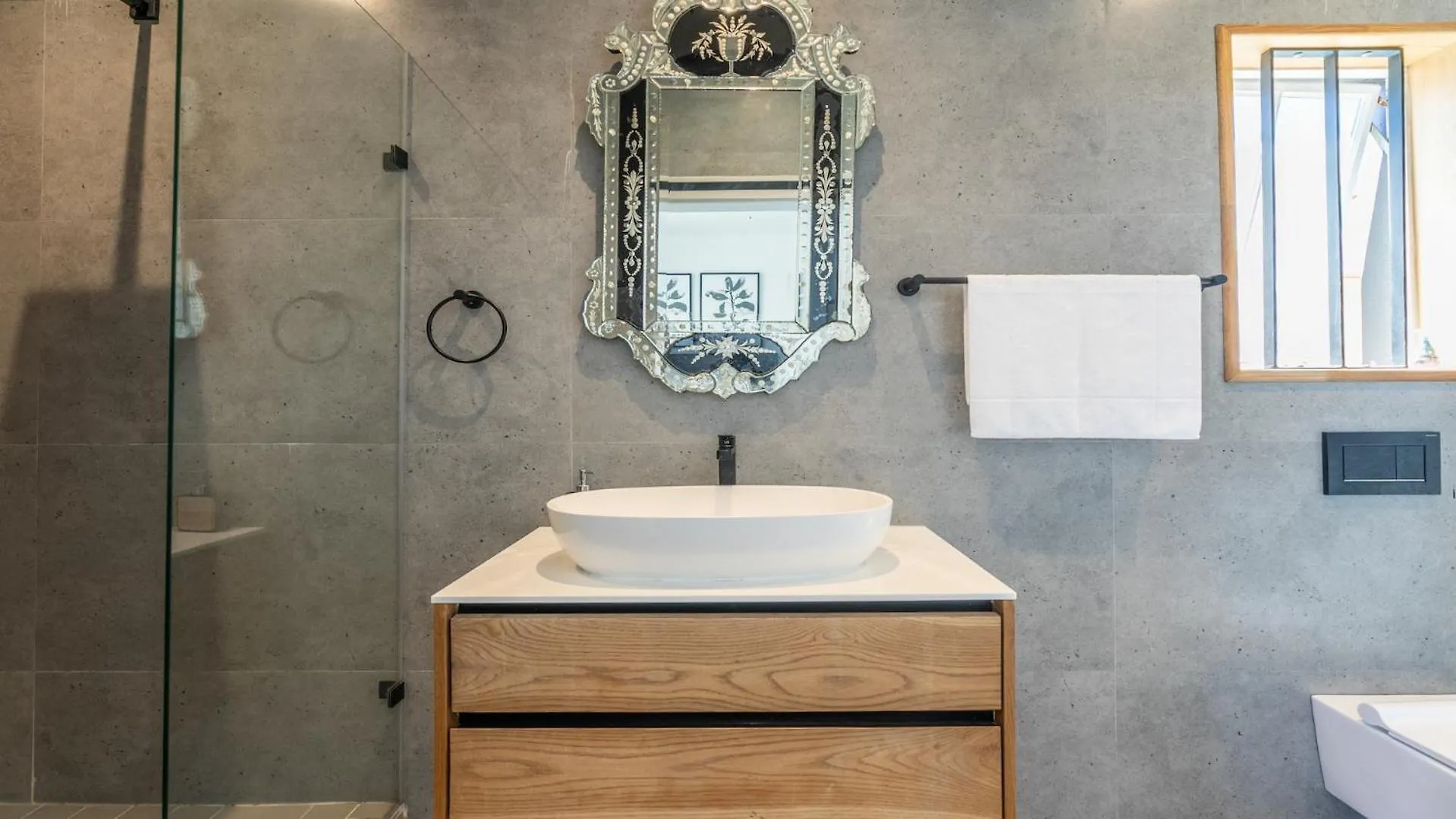 Exclusive 3-Bedroom Luxury Villa Cape Town Cbd
