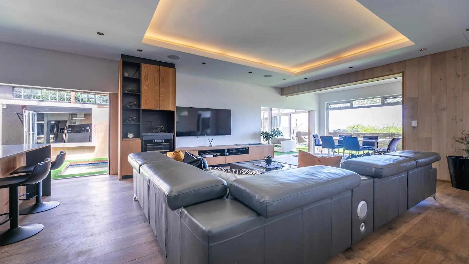 Exclusive 3-Bedroom Luxury Villa Cape Town Cbd