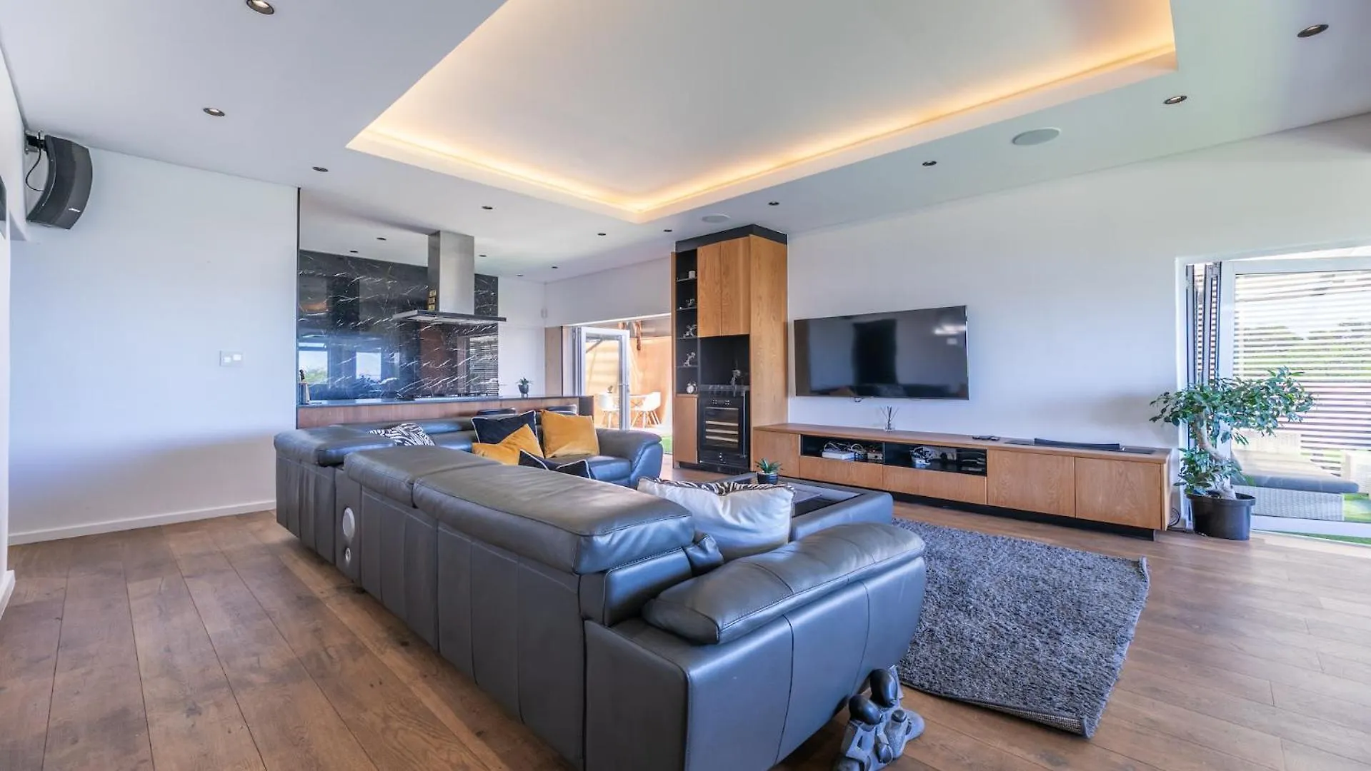Exclusive 3-Bedroom Luxury Villa Cape Town Cbd