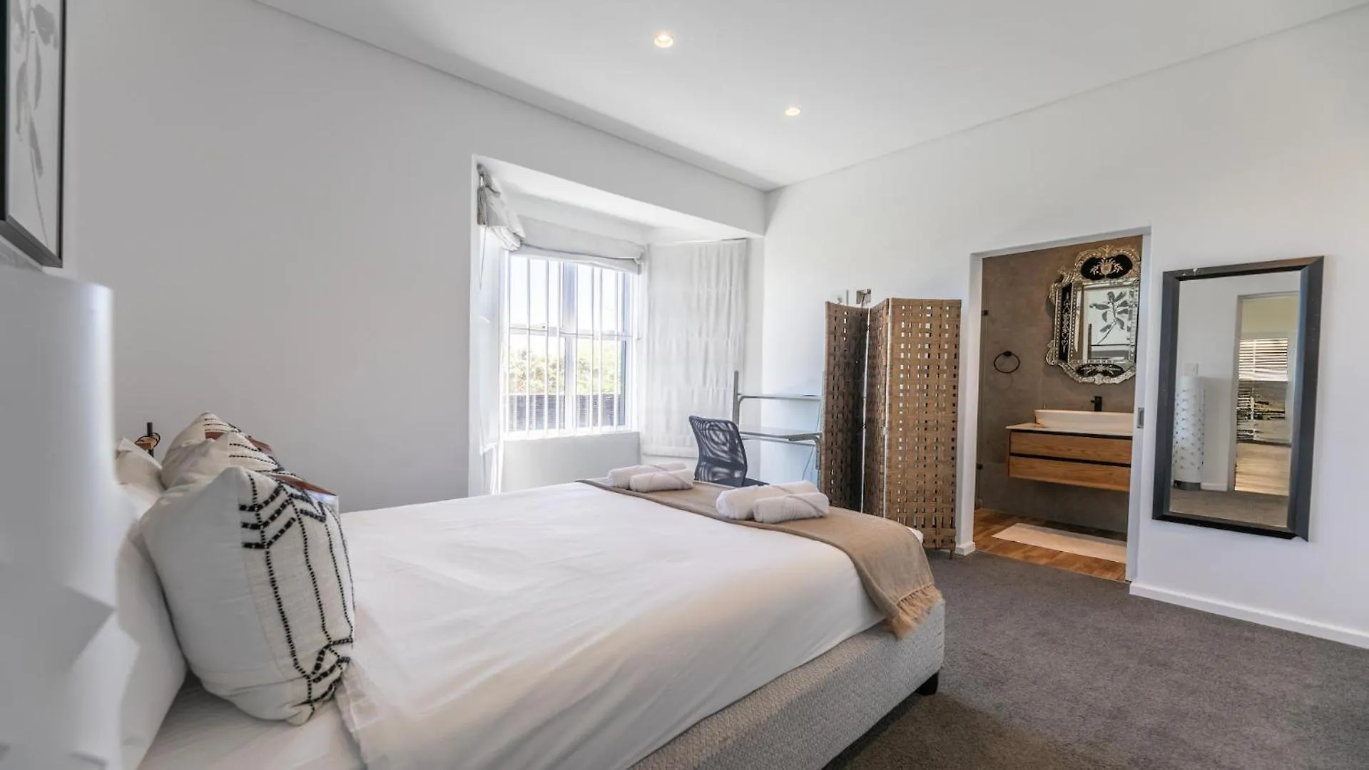 Exclusive 3-Bedroom Luxury Villa Cape Town Cbd
