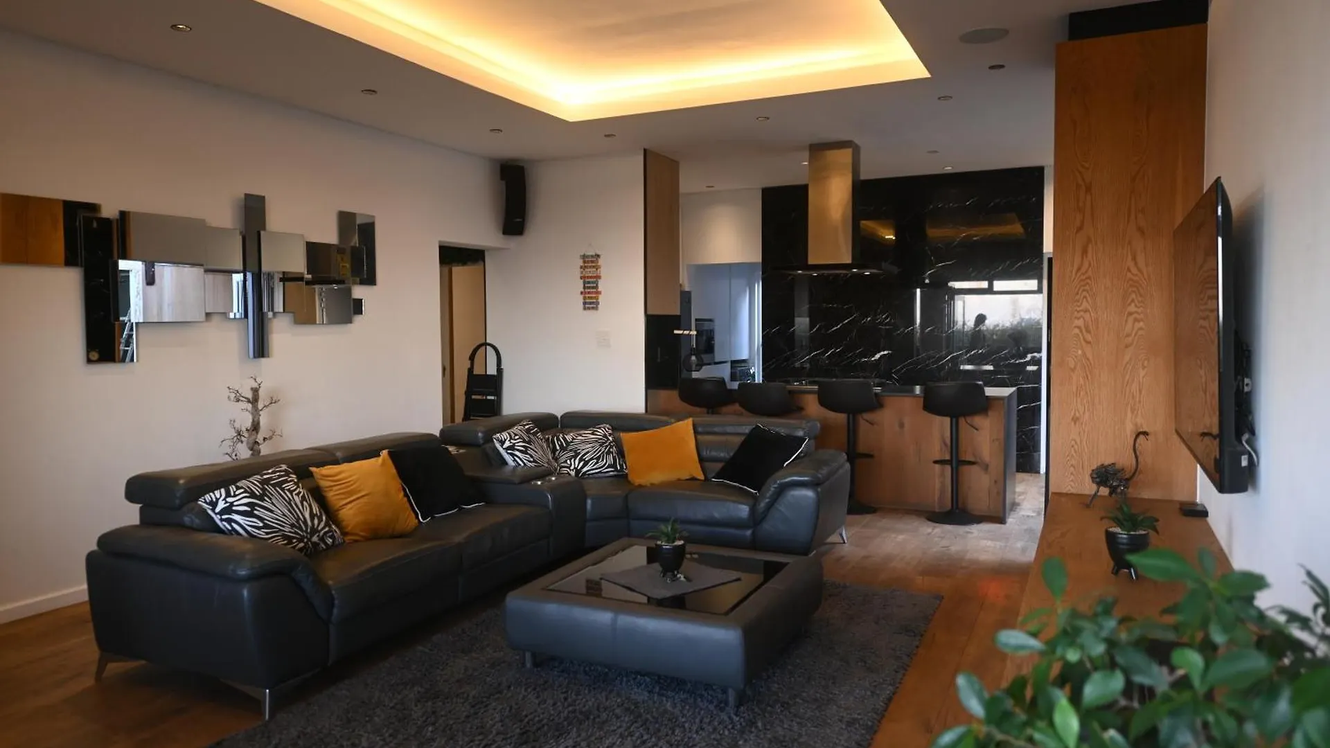Exclusive 3-Bedroom Luxury Villa Cape Town Cbd