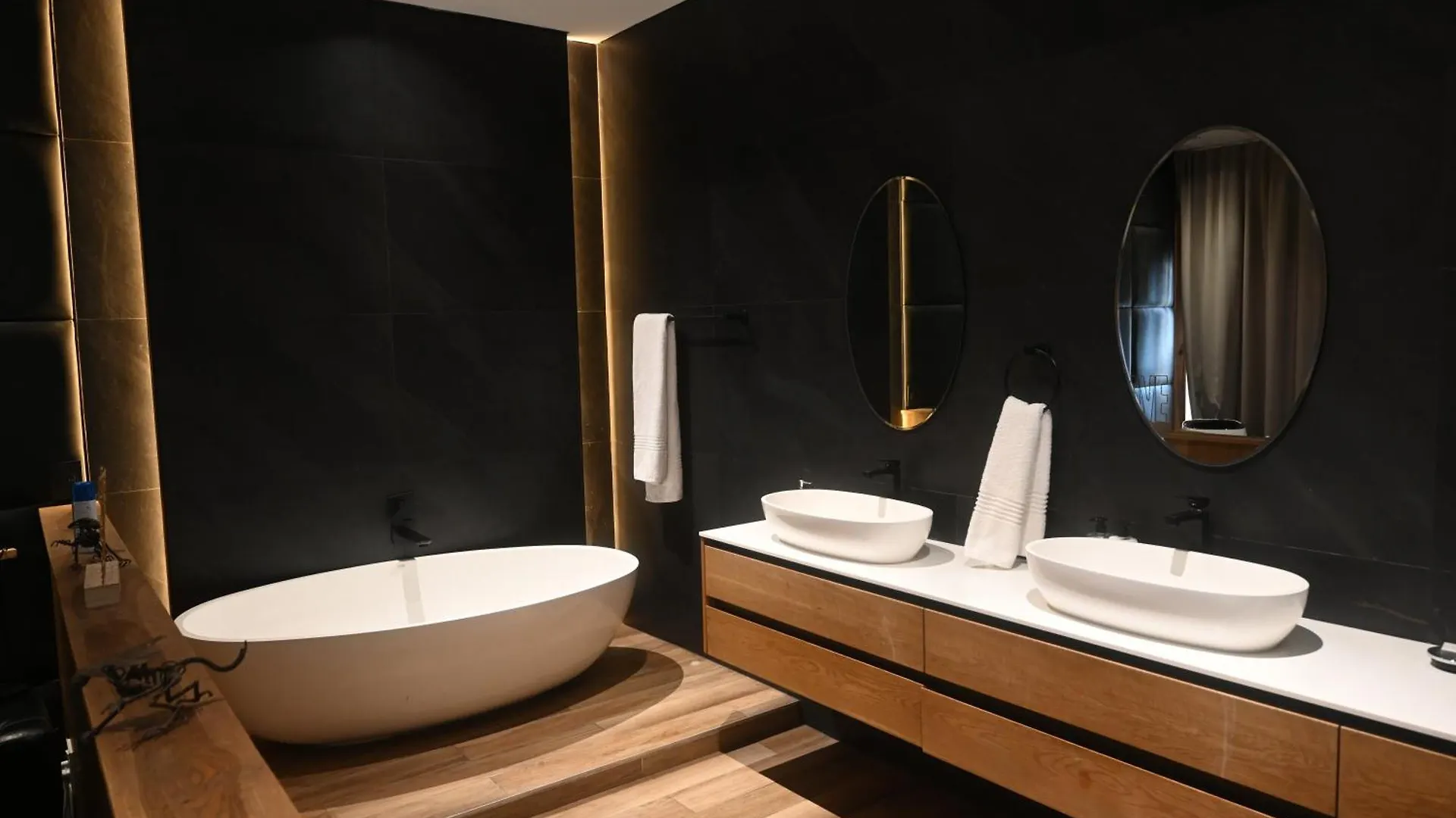 Exclusive 3-Bedroom Luxury Villa Cape Town Cbd