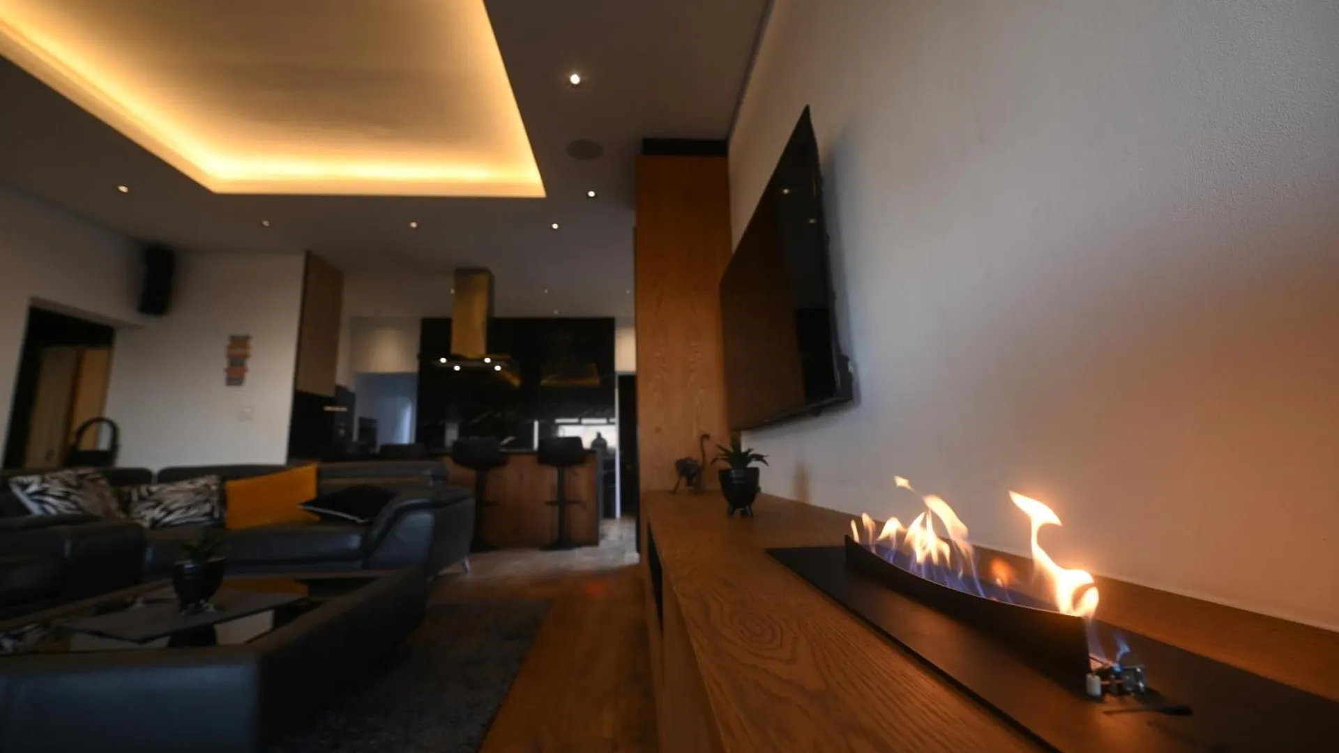 Exclusive 3-Bedroom Luxury Villa Cape Town Cbd