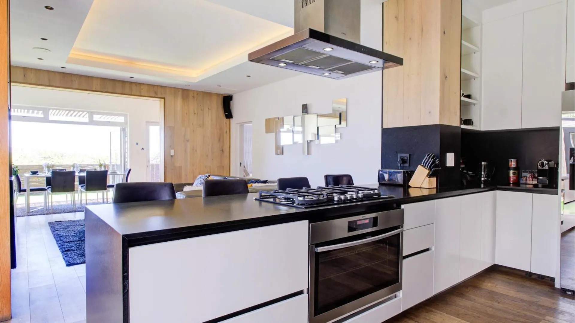 Exclusive 3-Bedroom Luxury Villa Cape Town Cbd